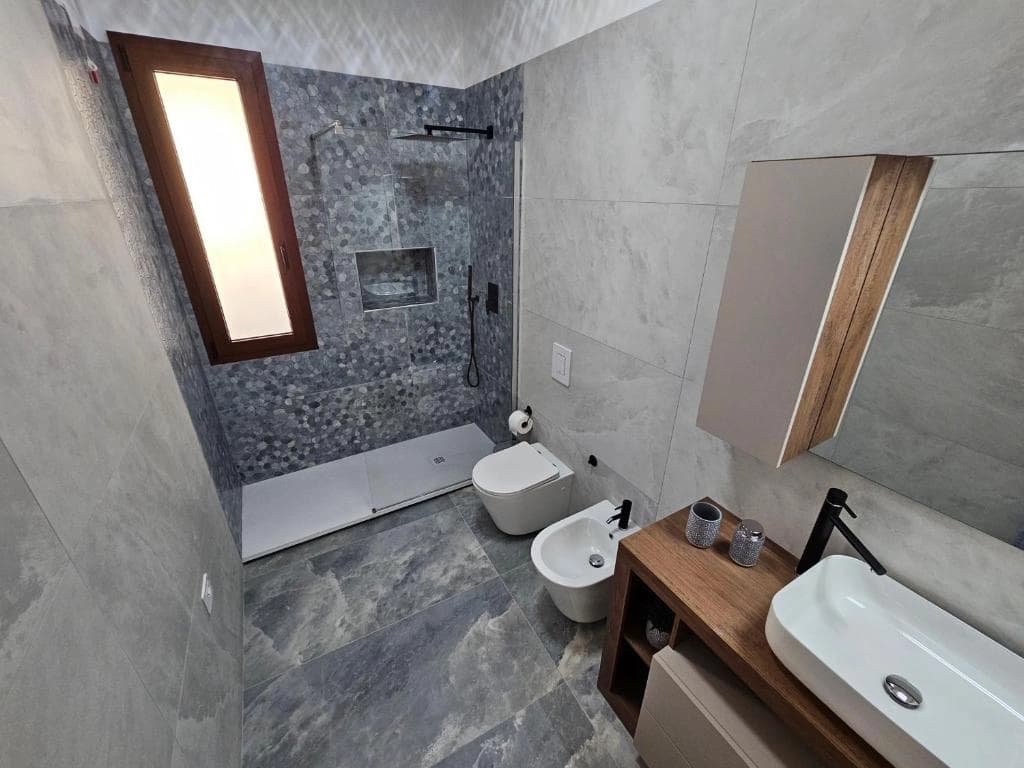 Appartamento con una camera e terrazza 3