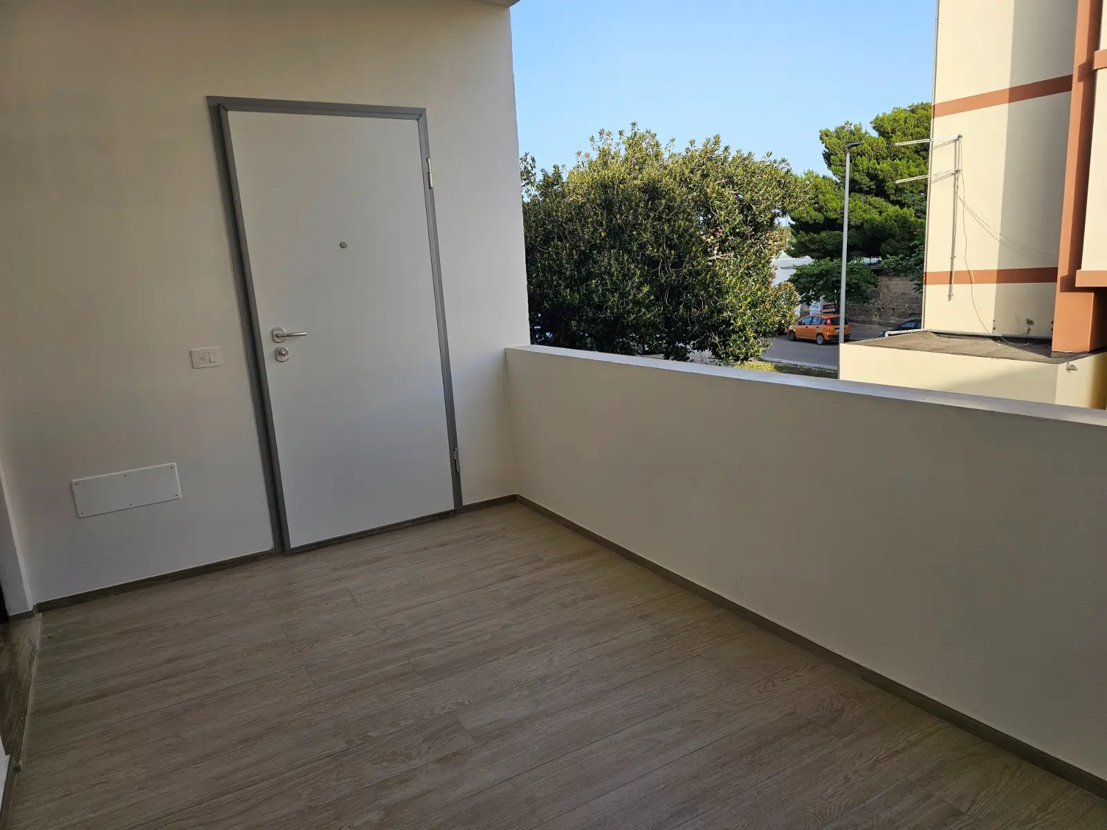 Appartamento con una camera e terrazza 13