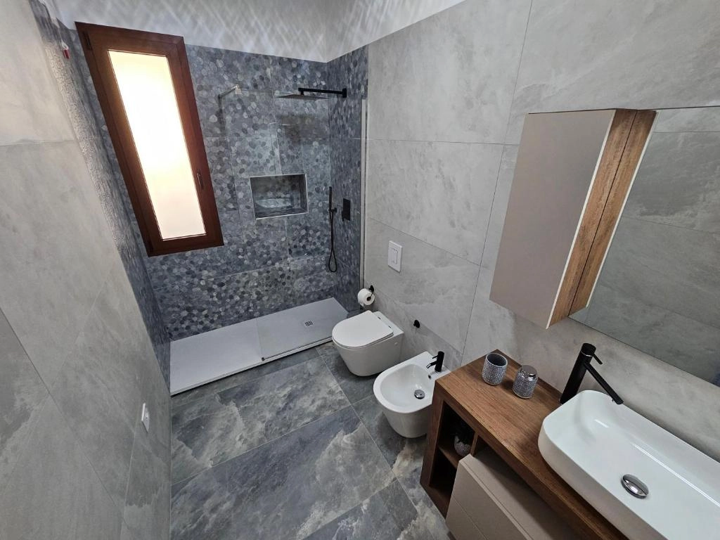 Appartamento con una camera e terrazza 3