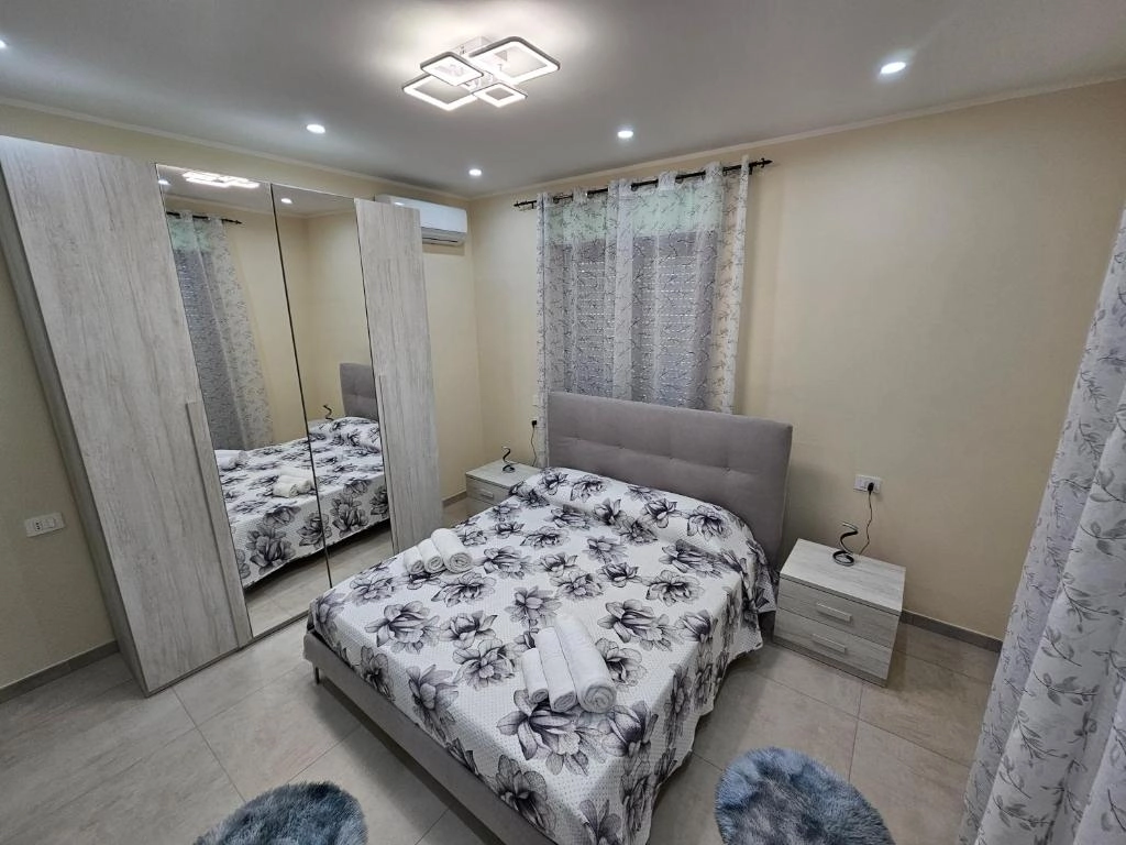 Appartamento con due camere e balcone 2